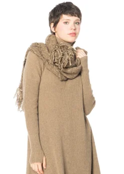 annette görtz, Strickschal PUCK aus Wolle mit Fransen