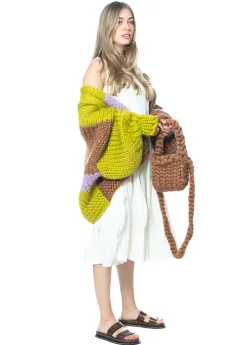 HOPE MACAULAY, gestrickte Crossbody Tasche in Chocolate