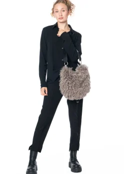 ULI SCHNEIDER, kuschelige Statement Bobby Bag