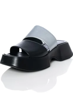 VIC MATIÉ, Plateau-Pantoletten in Silber und Schwarz